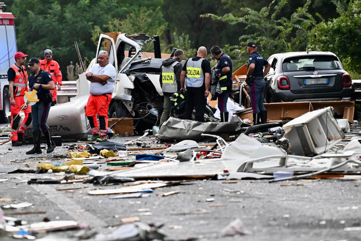Incidente sulla Terni-Rieti, scontro tra bus e camper: morti. FOTO