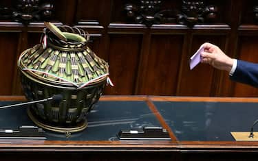 Le urne nell'aula di Montecitorio durante l'elezione di un giudice della Corte costituzionale alla Camera dei deputati, Roma, 08 ottobre 2024.    ANSA/ETTORE FERRARI
