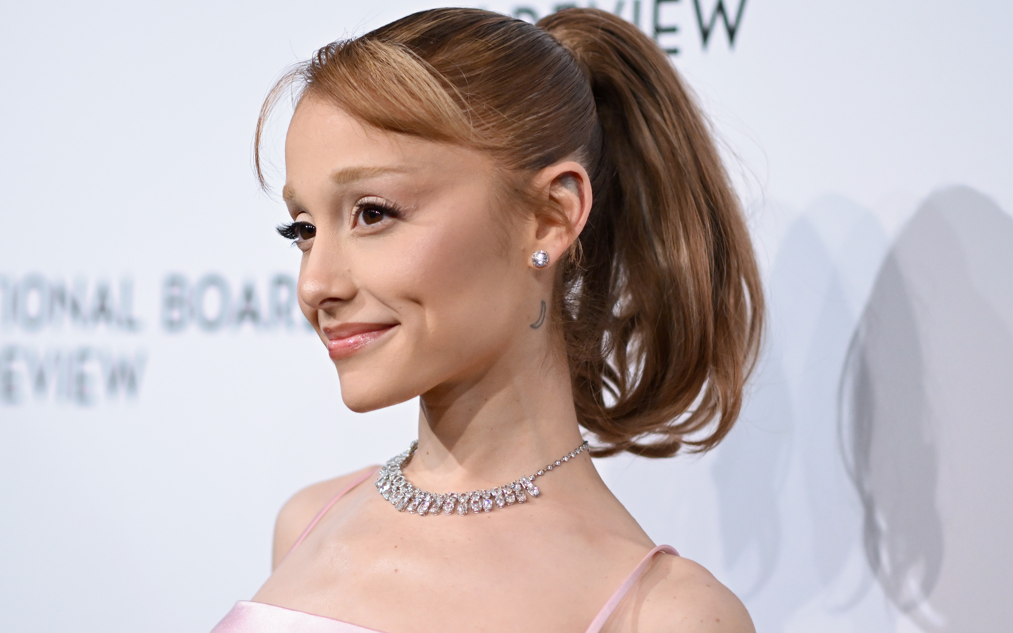 ariana-grande-arriva-il-nuovo-album-petal-le-5-canzoni