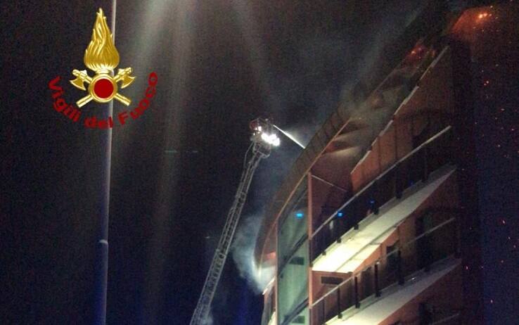 Incendio in via Luxemburg a Milano