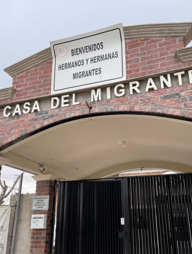 migranti confine messico