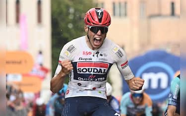 French Paul Magnier of Soudal Quick-Step Team, celebrate after crossing the finish line and win the 18th stage of the 109 Giro d'Italia 2026, over 171 km from Fai Della Paganella to Pieve di Soligo, Italy, 28 may 2026. ANSA/LUCA ZENNARO
