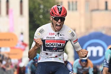 French Paul Magnier of Soudal Quick-Step Team, celebrate after crossing the finish line and win the 18th stage of the 109 Giro d'Italia 2026, over 171 km from Fai Della Paganella to Pieve di Soligo, Italy, 28 may 2026. ANSA/LUCA ZENNARO
