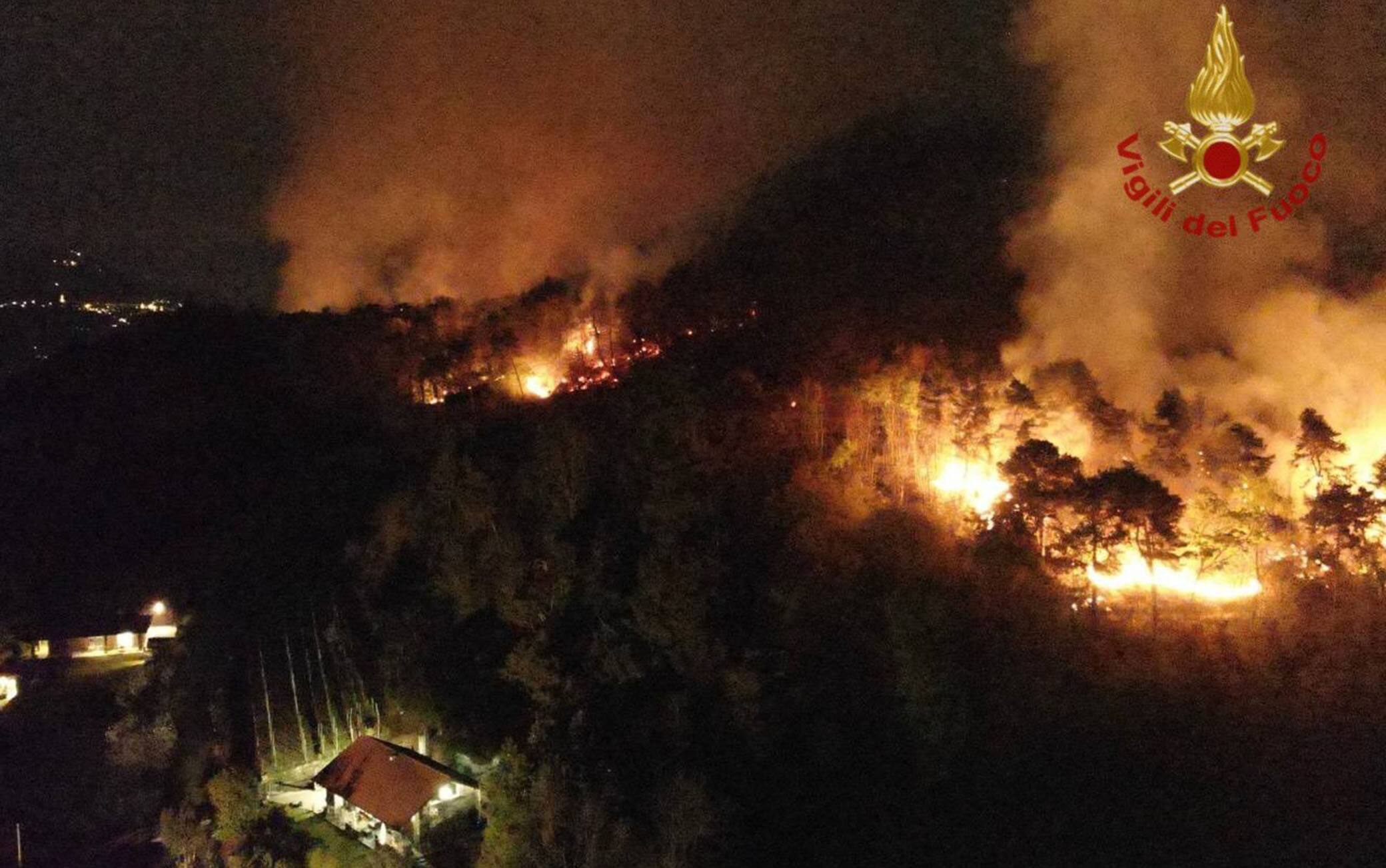 L'incendio ad Angera