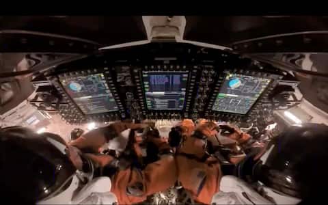 Artemis II, le immagini del rientro della capsula Orion sulla Terra ...