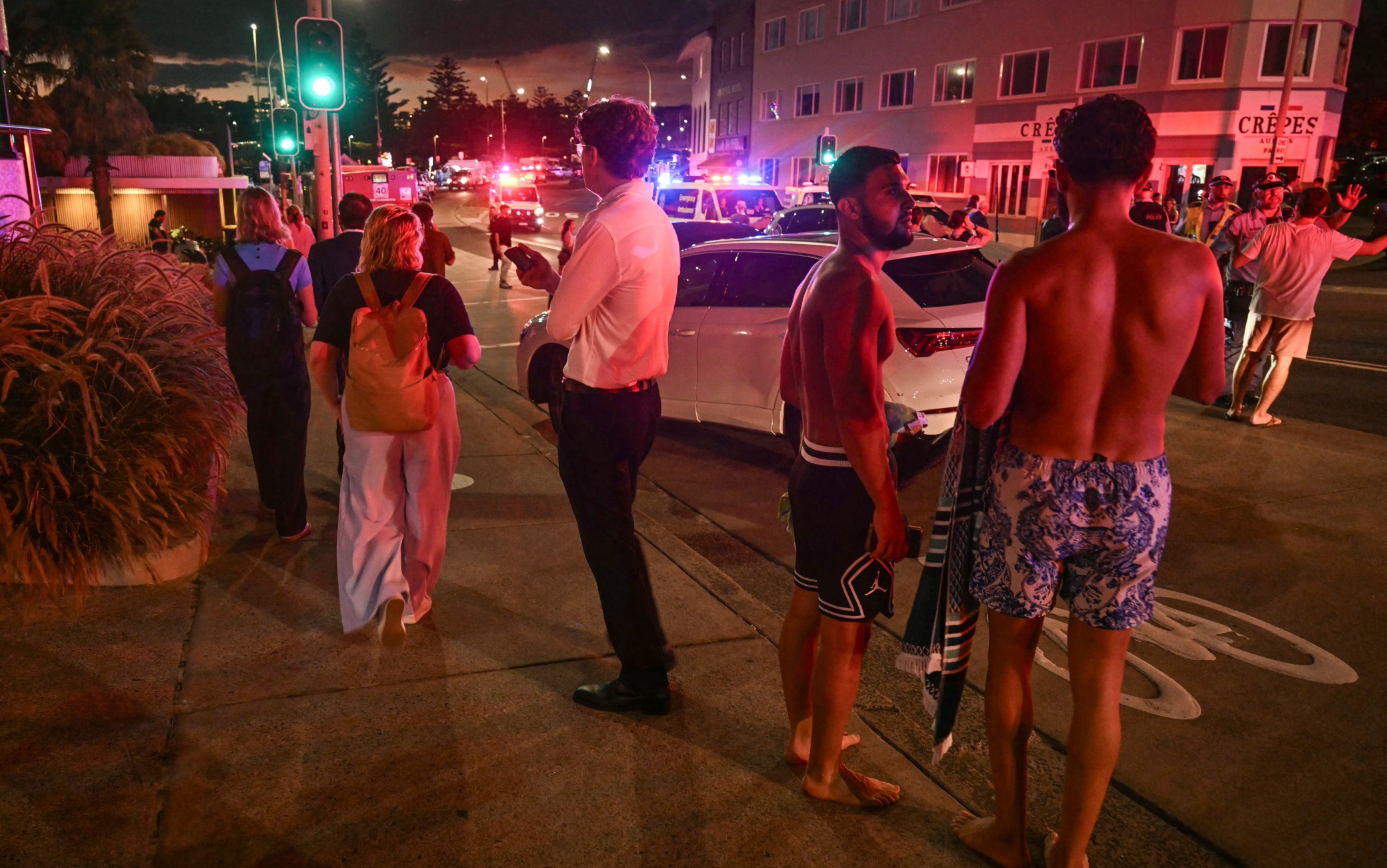 Attentato a Sydney, spari su una festa ebraica a Bondi Beach. FOTO(02)