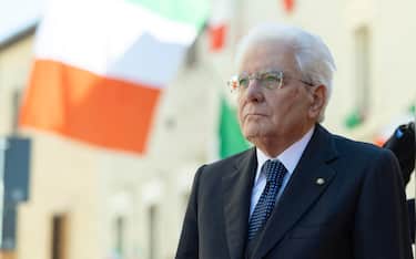 Il Presidente della Repubblica Sergio Mattarella in Piazza del Popolo di San Severino Marche, passa in rassegna il reparto d’onore schierato con Bandiera e banda, in occasione dell’81° Anniversario della Liberazione 
(foto di Francesco Ammendola - Ufficio per la Stampa e la Comunicazione della Presidenza della Repubblica)