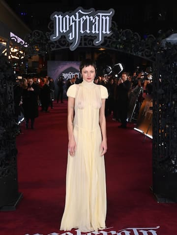 LONDON, ENGLAND - DECEMBER 04: (EDITOR'S NOTE: Image contains partial nudity.) Emma Corrin attends the UK Premiere of "Nosferatu" at Odeon Luxe Leicester Square on December 4, 2024 in London, England. (Photo by Alan Chapman/Dave Benett/WireImage)