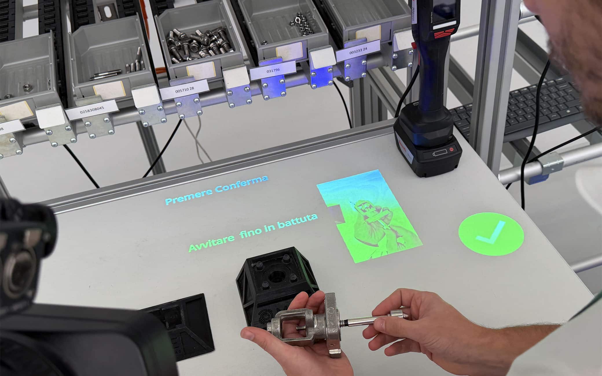 I robot a guida autonoma e la postazione di assemblaggio assistita