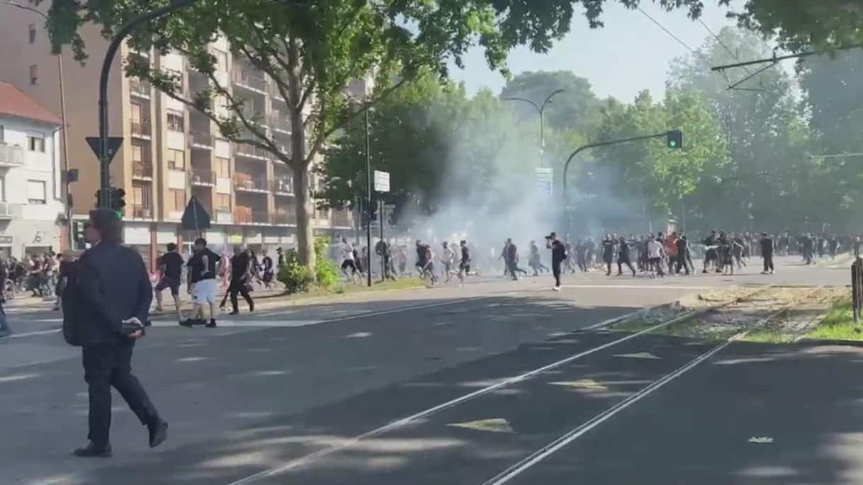 Scontri ultras al derby Torino-Juve, 4 agenti feriti