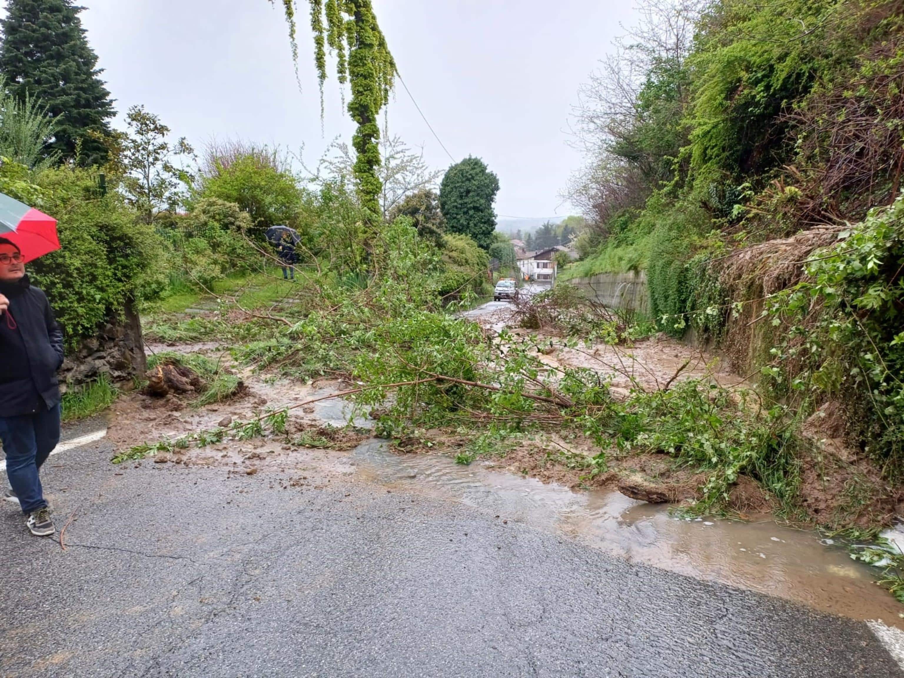 La situazione sulle strade in Piemonte a seguito dell'ondata di maltempo.
ANSA/ Città metropolitana di Torino
+++ ANSA PROVIDES ACCESS TO THIS HANDOUT PHOTO TO BE USED SOLELY TO ILLUSTRATE   NEWS REPORTING OR COMMENTARY ON THE FACTS OR EVENTS DEPICTED IN THIS IMAGE; NO  ARCHIVING; NO LICENSING +++ NPK +++
