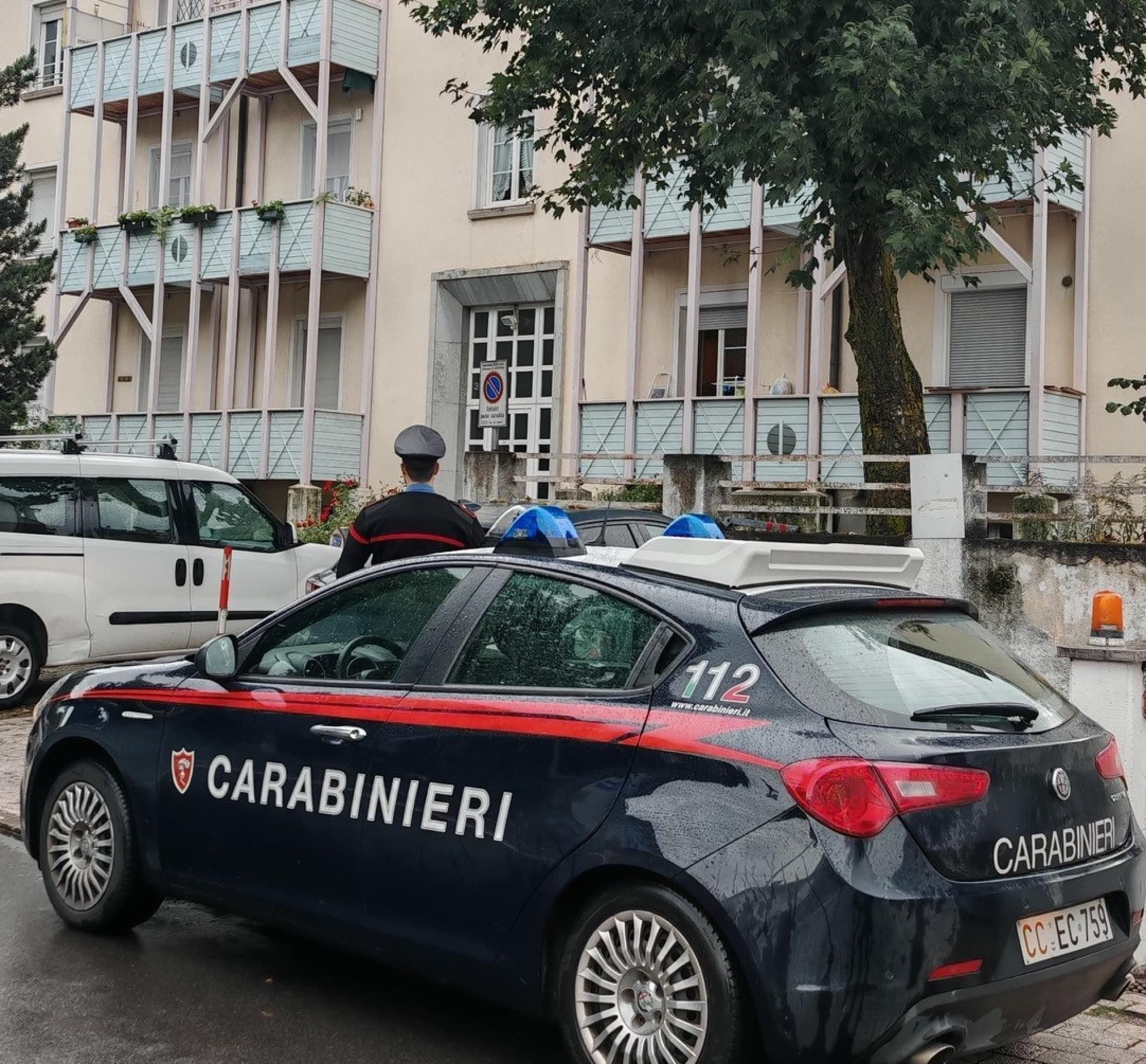 Generica pattuglia carabinieri a Vipiteno, in Alto Adige