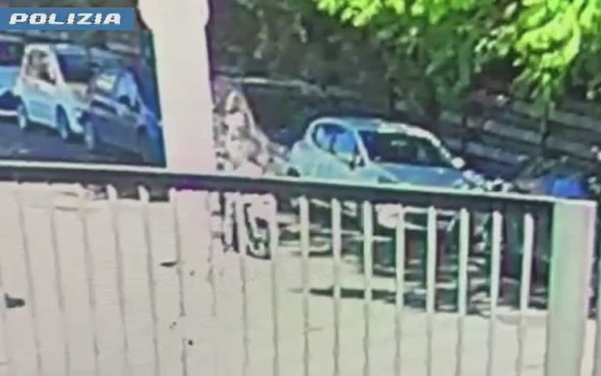 Spari al corteo del 25 aprile a Roma, video incastra 21enne