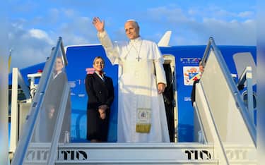 Papa Leone XIV  in partenza dall'aeroporto di Fiumicino per il suo Viaggio Apostolico in Francia, 25 settembre 2026 ANSA / Vatican Media +++ UFFICIO STAMPA +++ FOTO NON IN  VENDITA - DA USARE SOLO PER FINI GIORNALISTICI  +++ NPK +++ An handout picture, provided by Vatican media press office, shows Pope Leo XIV departing from Fiumicino Airport for his Apostolic Journey to France, September 25, 2026 ANSA / Vatican Media Press Office handout +++ ANSA PROVIDES ACCESS TO THIS HANDOUT PHOTO TO BE USED SOLELY TO ILLUSTRATE NEWS REPORTING OR COMMENTARY ON THE FACTS OR EVENTS DEPICTED IN THIS IMAGE - NO ARCHIVING - NO LICENSING - NPK +++