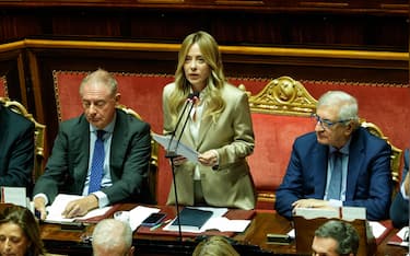 il ministro delle Imprese e Made in Italy Adolfo Urso (s), la presidente del Consiglio dei Ministri Giorgia Meloni e il ministro degli Affari Europei, Coesione Territoriale e PNRR Tommaso Foti in Senato Ignazio durante le comunicazioni in vista del prossimo Consiglio europeo, Roma,14 Ottobre 2026. ANSA/GIUSEPPE LAMI