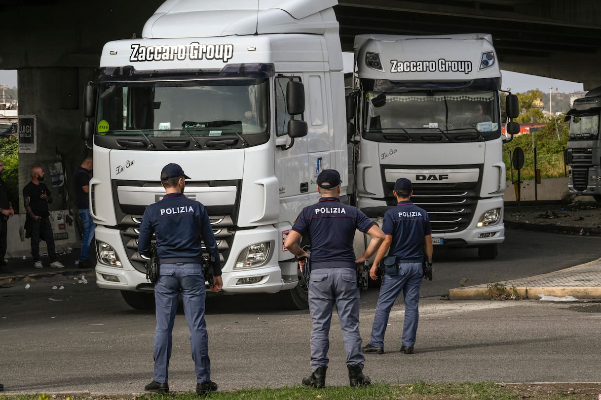 Proteste dei tir, rimossi i blocchi stradali in Campania. Il Garante: "Precettare". LIVE - Sky TG24