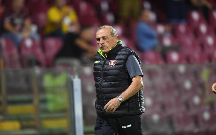 Salernitana s coach Fabrizio Castori reacts during the Italian Serie A soccer match US Salernitana vs Atalanta BC at the Arechi stadium in Salerno, Italy, 18 September 2021. ANSA/MASSIMO PICA 