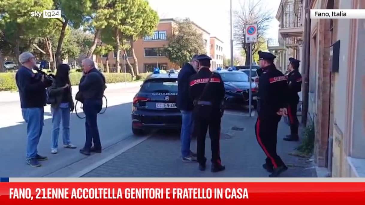 Fano, 21enne accoltella genitori e fratello in casa