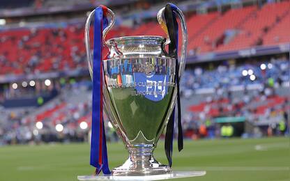 epa12147513 The UEFA Champions League trophy on display before the UEFA Champions League final between Paris Saint-Germain and Internazionale Milano, in Munich, Germany 31 May 2025.  EPA/CHRISTOPHER NEUNDORF