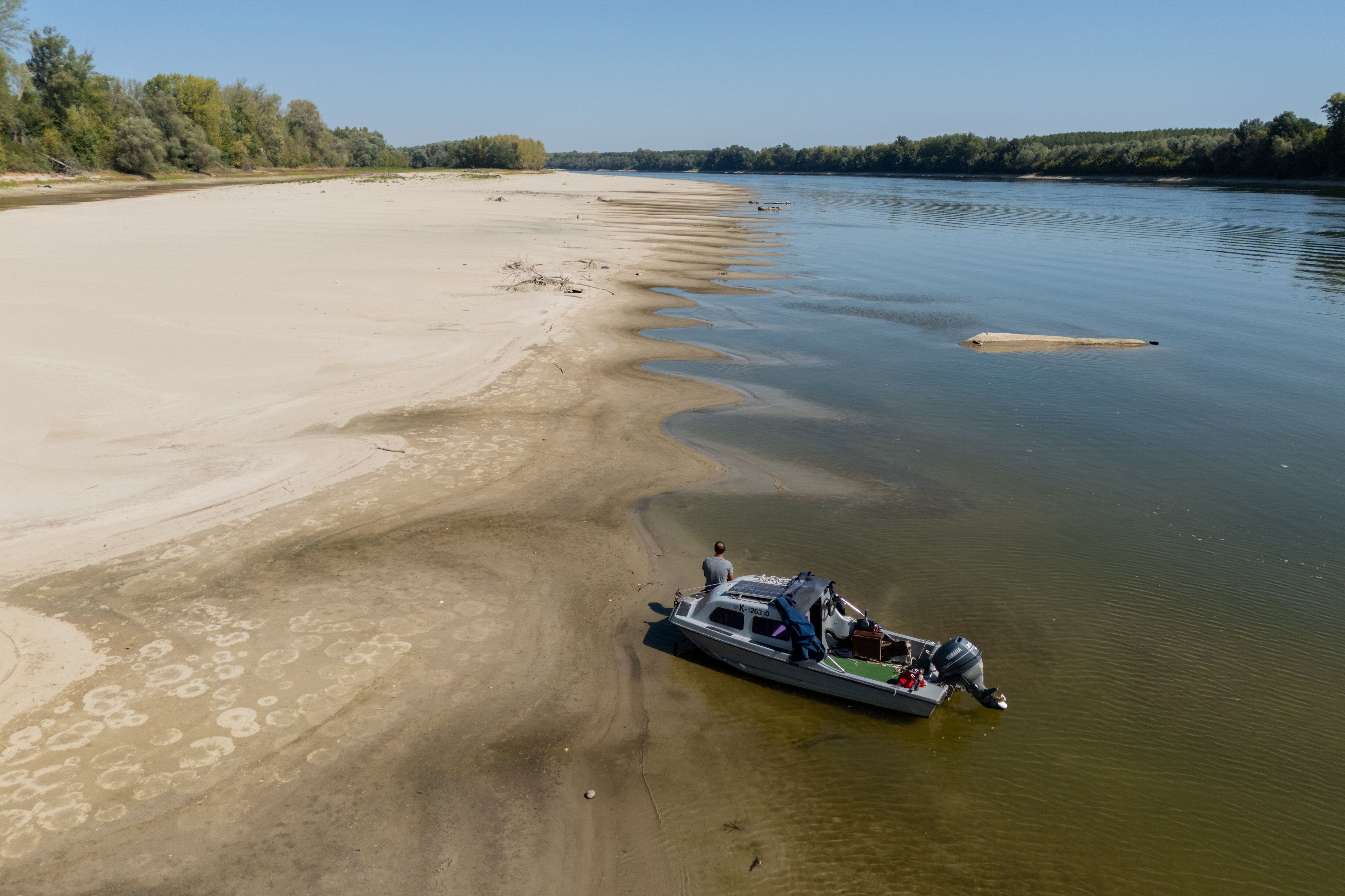 IPA87154755 - Batina 010826. 
Historically low water level of the Danube has revealed the remains of old cars, ships and weapons in its riverbed.
Photo: Marin Franov / CROPIX//HMCROPIX_sipa.15406/Credit:CROPIX/SIPA/2608011426