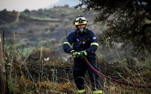 IPA87105175 - (260730) -- CRETE, July 30, 2026 (Xinhua) -- A firefighter takes part in firefighting operations in Rethymno on the island of Crete, Greece, July 29, 2026. Two firefighters lost their lives while battling a fast-moving wildfire in Rethymno on the Greek island of Crete on Wednesday, as gale-force winds fueled the blaze across a front stretching more than 15 kilometers. (Photo by Rapanis Spiros/Xinhua) - Rapanis Spiros - //CHINENOUVELLE_XxjpbeE000028_20260730_PEPFN0A001/Credit:CHINE NOUVELLE/SIPA/2607300729