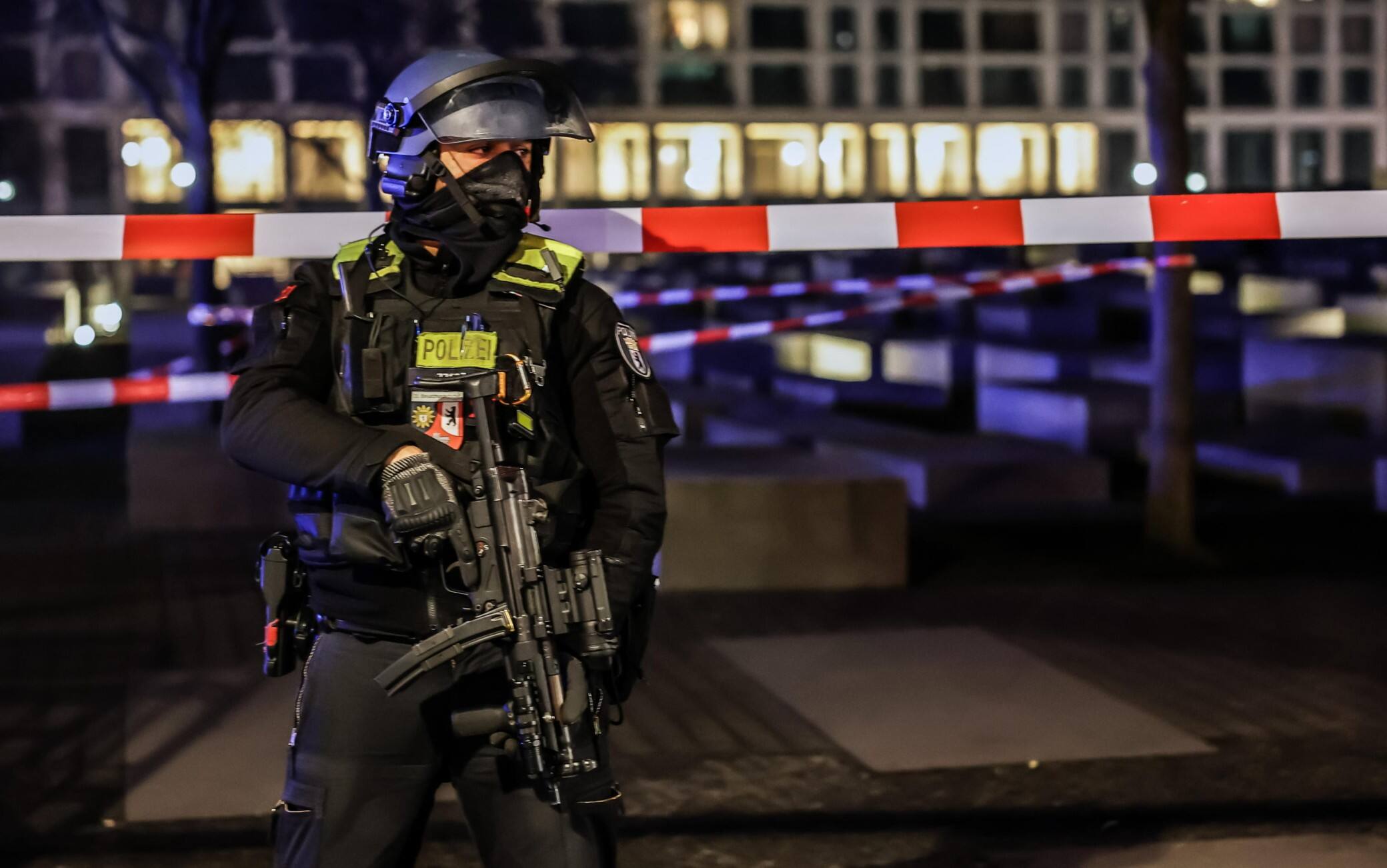epa11913776 Police work at the crime scene at the Holocaust Memorial in Berlin, Germany, 21 February 2025. On Friday evening at around 6pm, a man was seriously injured. The police cordoned off a large area. Officers are searching the memorial grounds. According to the police, the man was injured by a sharp object and was taken to hospital by the fire brigade's ambulance service.  EPA/CHRISTOPHER NEUNDORF