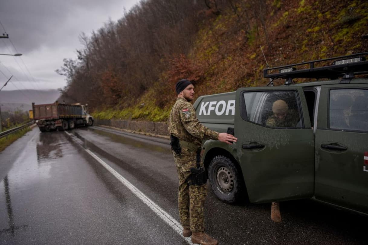 Kosovo - Serbia, nuove tensioni: esplosioni e spari al confine. Le ultime news | Sky TG24