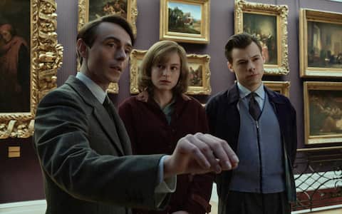 DAVID DAWSON, EMMA CORRIN, and HARRY STYLES star in MY POLICEMAN                                       Photo: Parisa Taghizadeh                            © AMAZON CONTENT SERVICES LLC