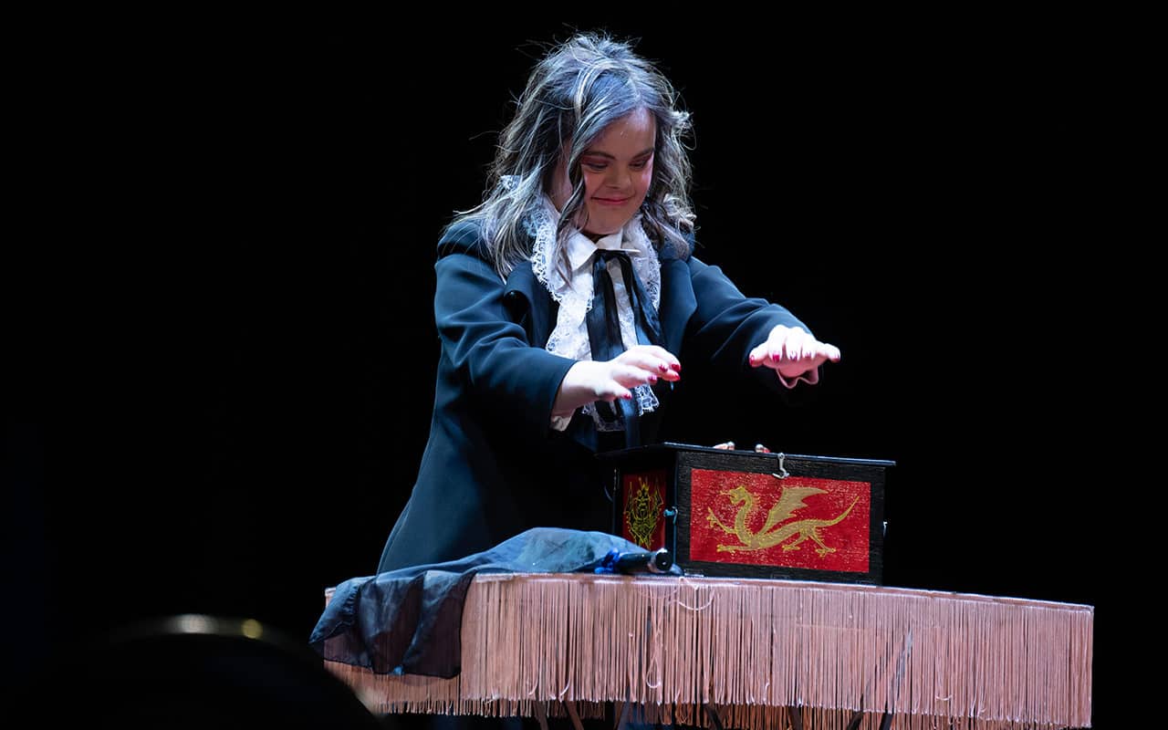 A 100 anni dalla scomparsa di Houdini sarà Magica Gilly, unica maga con Sindrome di Down, ad aprire il Festival Internazionale della Magia di San Marino