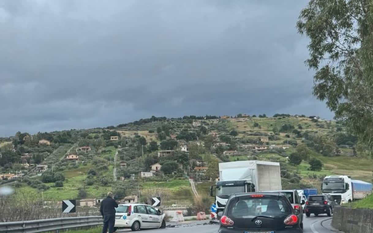 Scontro tra un camion e un'auto sulla Palermo-Agrigento, tre morti ...