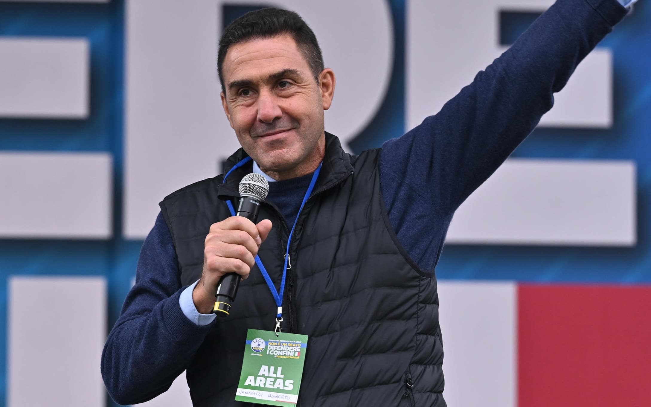 Vannacci sul palco di Pontida