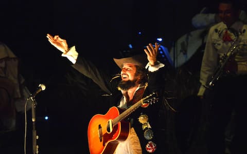 Vinicio Capossela durante il concerto all'auditorium Parco della Musica, Roma, 28 giugno 2016.
ANSA/VINCENZO PAGLIARULO