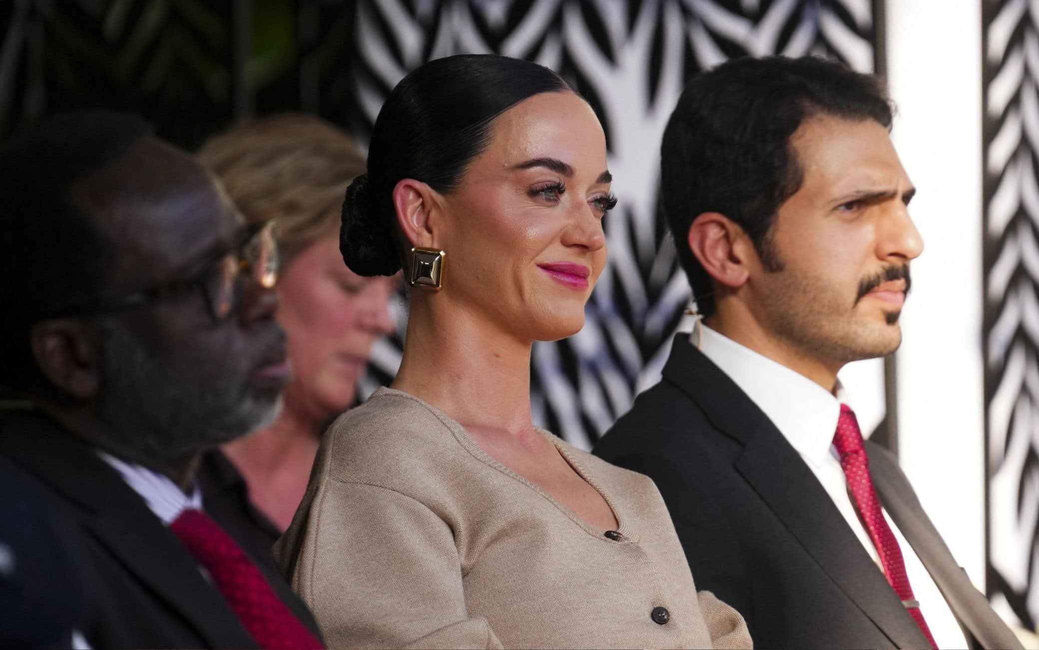 02-katy-perry-davos-ipa - 1