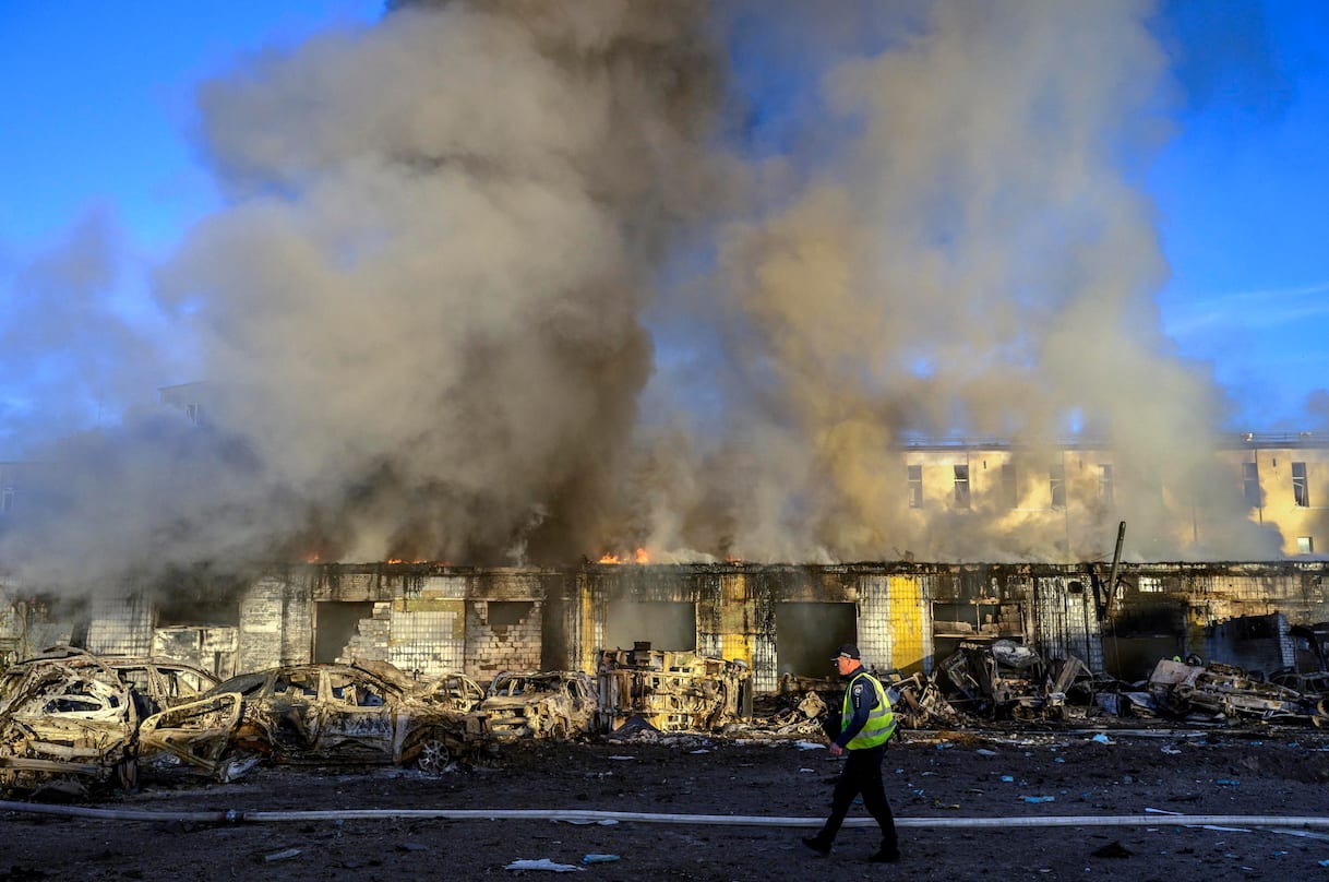 Guerra Ucraina, missili su Kiev: un morto. Putin propone vertice con Trump e Xi. LIVE - Sky TG24