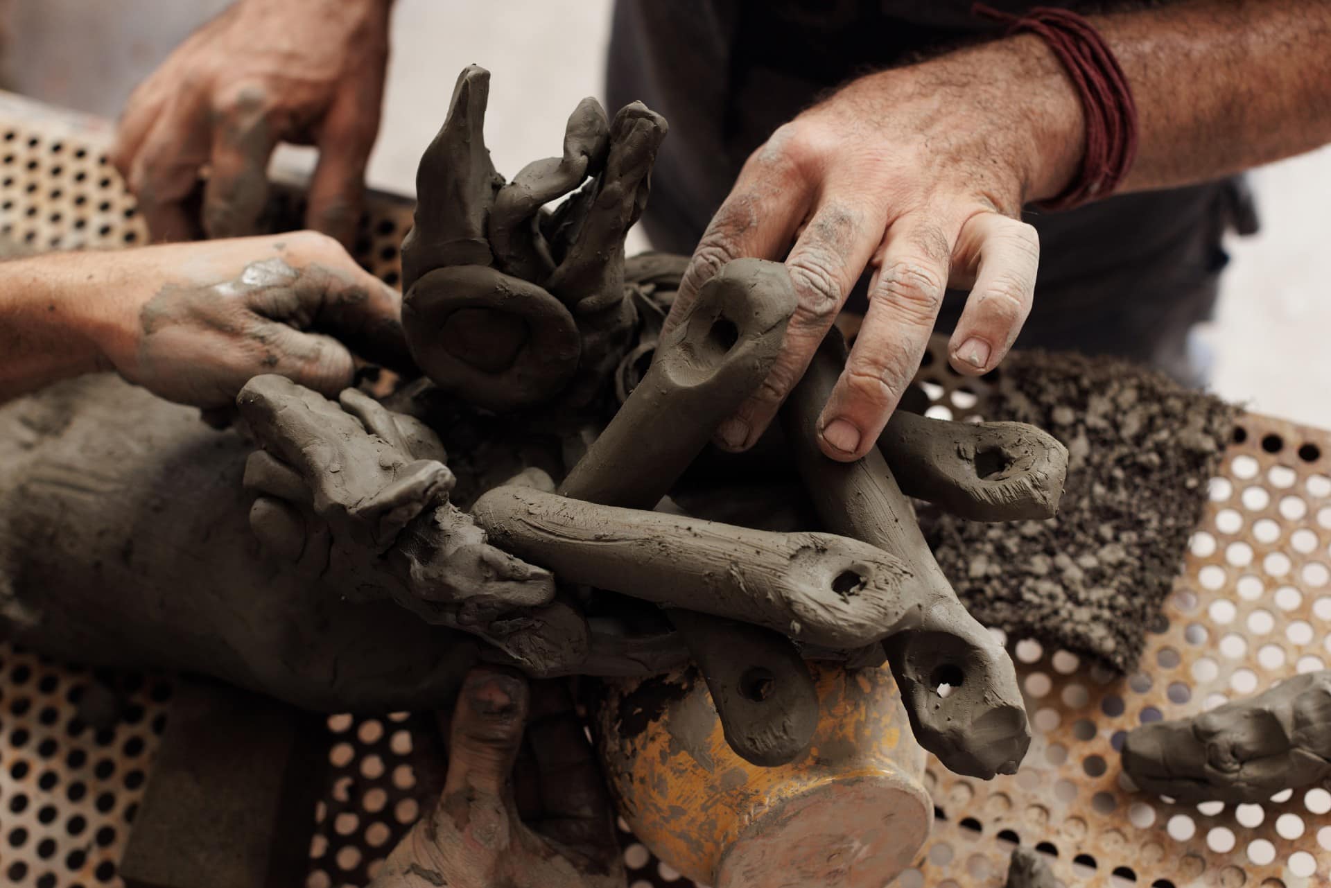 L'installazione visiva "Manus Manus" di Antonio Marras