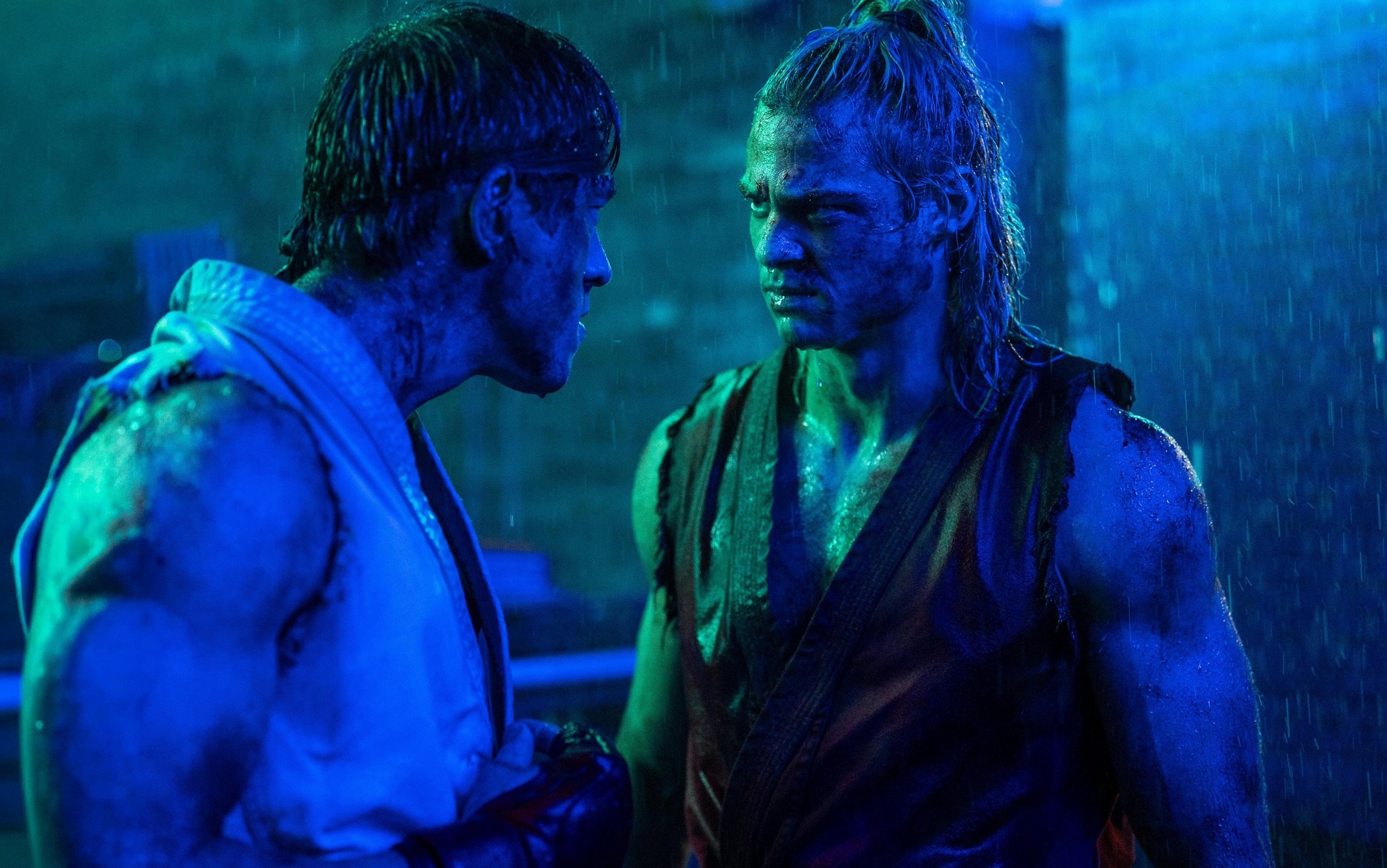 Andrew Koji e Noah Centineo in una scena del film