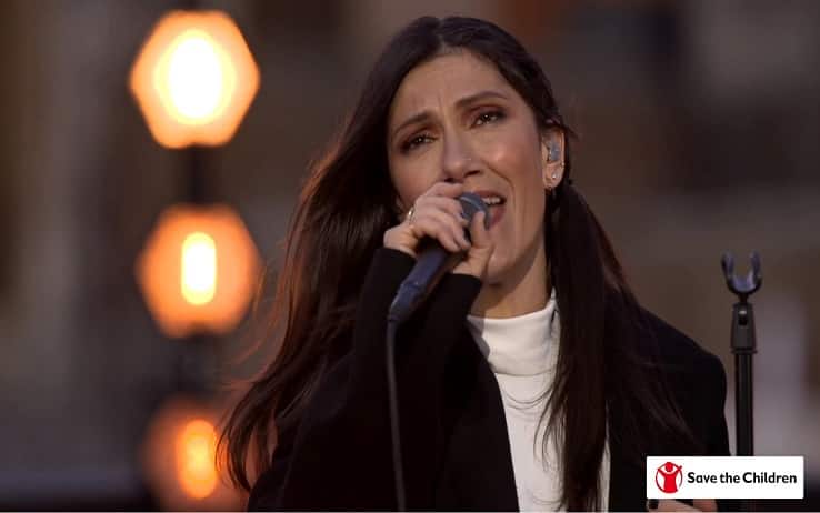 Elisa durante l'evento per Save The Children