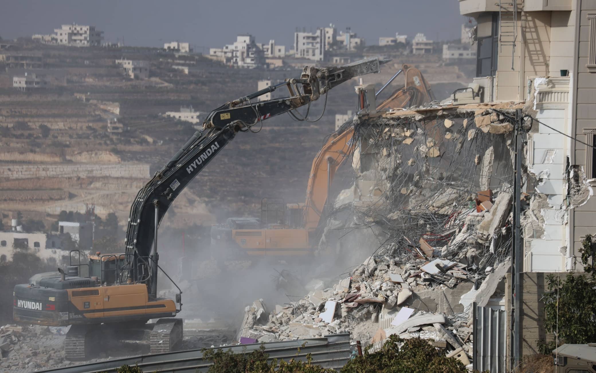 IPA90079969 - Israeli forces demolish a Palestinian residential building in the Farsh al-Hawa area of Hebron in the occupied West Bank. The demolition follows a shooting attack at a nearby military checkpoint earlier in the day and Israeli orders targeting buildings around the attack site.

Featuring: Atmosphere
Where: Hebron, Palestine
When: 23 Oct 2026
Credit: Mosab Shawer/JNA Press/INSTARimages