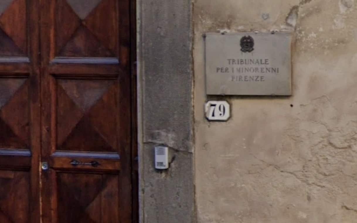Firenze, violenza sessuale su 12enni a festa Capodanno: indagini su 24 minorenni | Sky TG24->