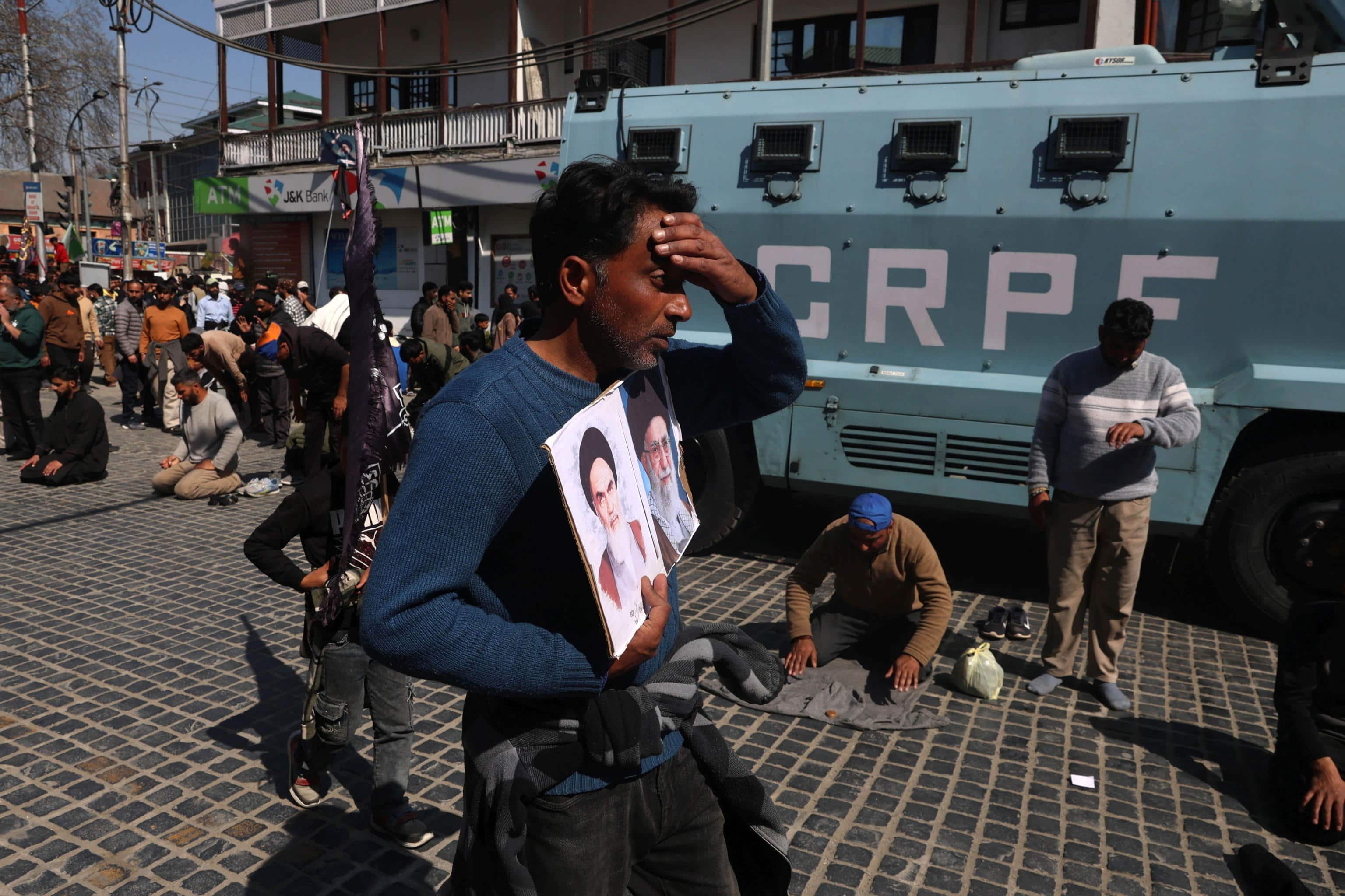 Preghiere per Khamenei a Srinagar, nel Kashmir in India