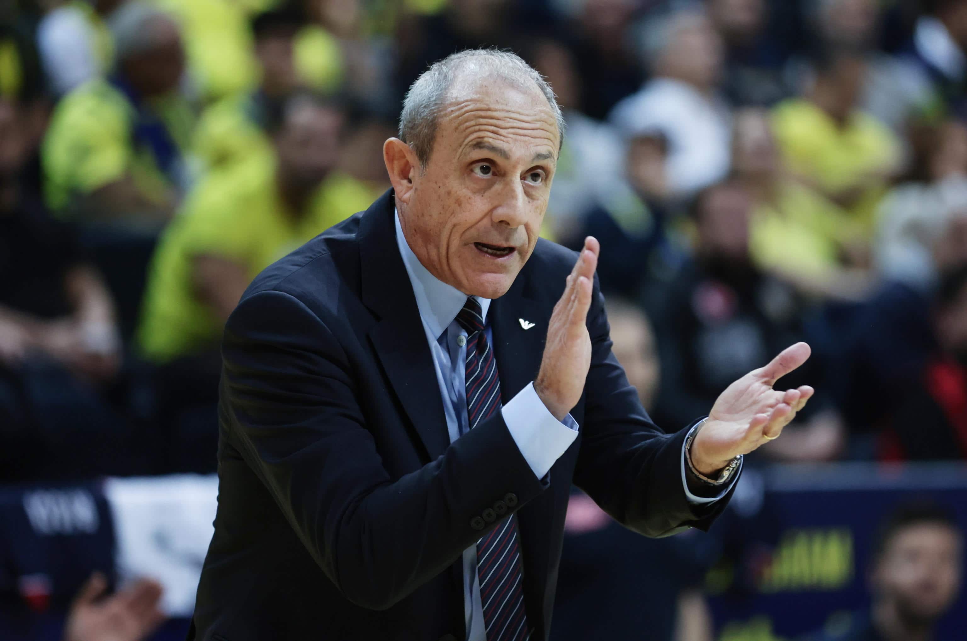 epa11748313 Milan's head coach Ettore Messina gestures during the Basketball EuroLeague match between Fenerbahce Istanbul and Olimpia Milan in Istanbul, Turkey, 29 November 2024.  EPA/ERDEM SAHIN