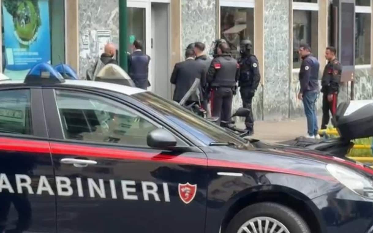 Napoli, rapina in una banca all'Arenella: ostaggi liberati dopo attimi di paura