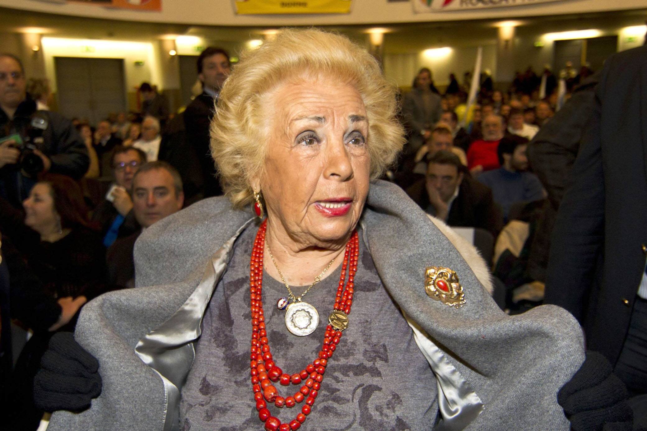 Donna Assunta Almirante, vedova del defunto leader dell'Msi Giorgio Almirante, al teatro Olimpico di Roma per sostenere la candidatura di Francesco Storace a governatore del Lazio.    ANSA/MASSIMO PERCOSSI