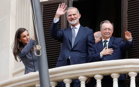 epa13300130 Spain's King Felipe VI (C) and Queen Letizia (L) greet the crowd from the Town Hall's balcony along with Mayor-President o Ceuta Juan Jesus Vivas (R) in Ceuta, Spain, 13 October 2026. This is the Spanish royal couple's first visit to Spain's North African enclaves, Ceuta and Melilla.  EPA/CHEMA MOYA