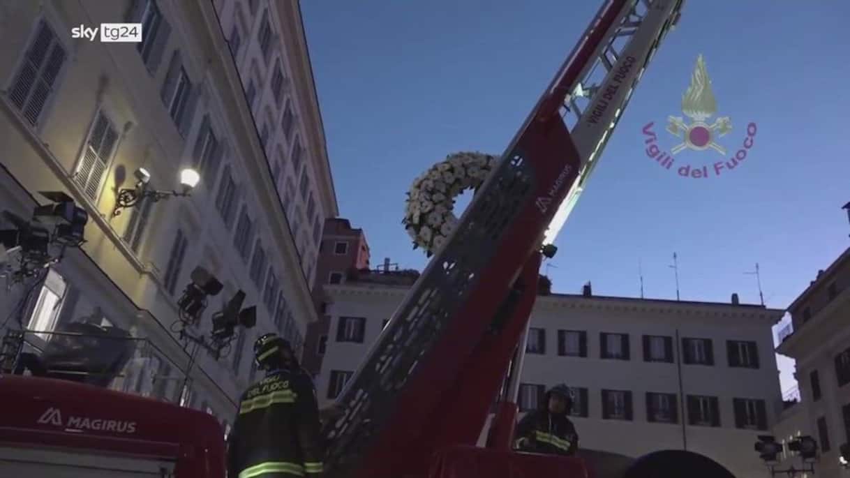 Vigili del fuoco omaggiano la Madonna di Piazza di Spagna