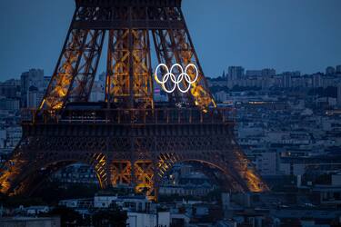 la tour eiffel e il simbolo delle olimpiadi