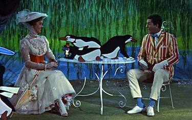 DICK VAN DYKE
JULIE ANDREWS
in Mary Poppins
Filmstill - Editorial Use Only
Ref: FB
sales@capitalpictures.com
www.capitalpictures.com
Supplied by Capital Pictures
