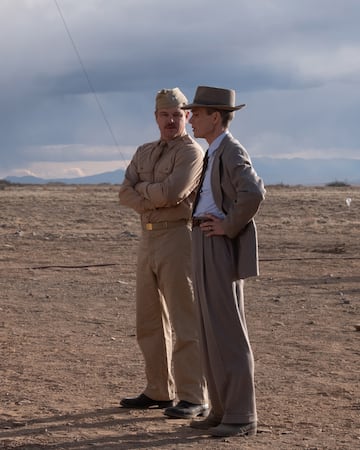 L to R: Matt Damon is Leslie Groves and Cillian Murphy is J. Robert Oppenheimer in OPPENHEIMER, written, produced, and directed by Christopher Nolan.