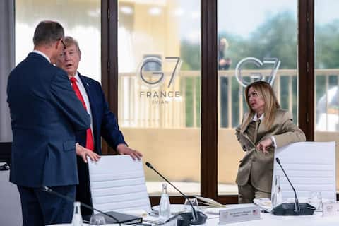Meloni e Trump, incontro al G7 di Evian (Francia) dopo tensioni Usa-Italia | Sky TG24