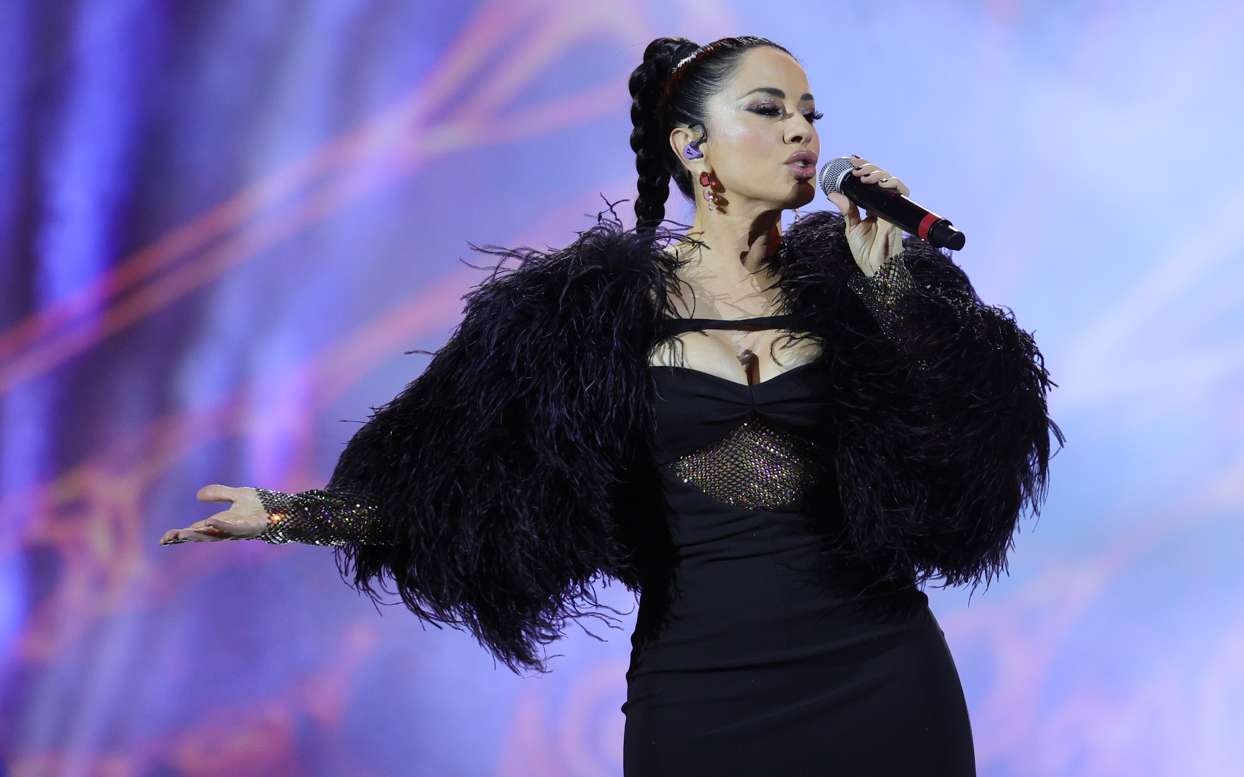 paola-iezzi-uscito-il-videoclip-del-nuovo-singolo-superstar-sky-tg24